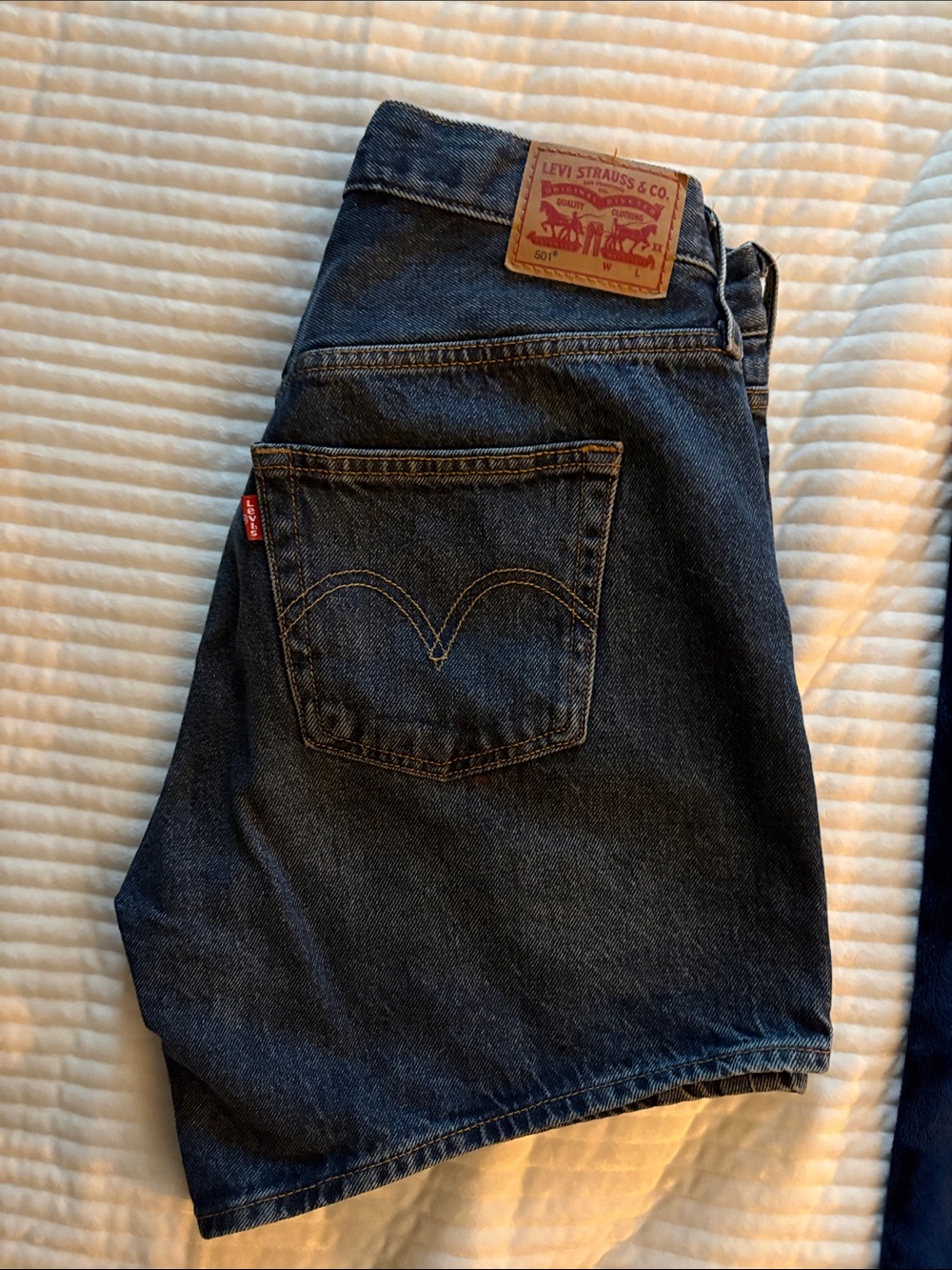 Levi's Dark Indigo Relaxed Jean Shorts size 28